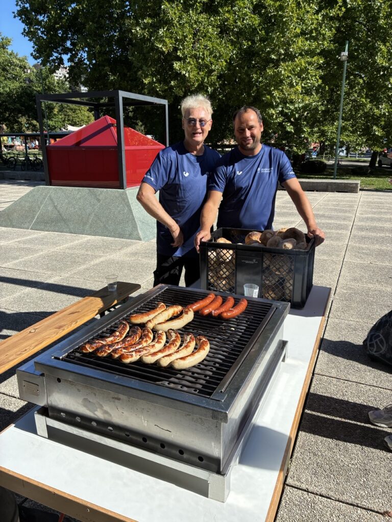 Grilleur und Helfer